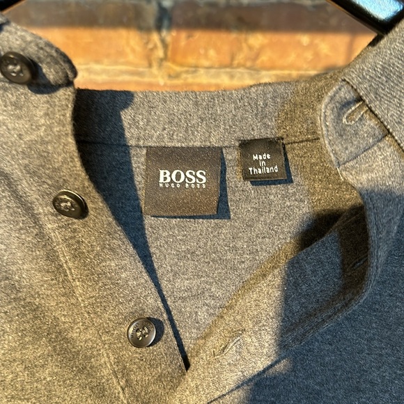 Hugo boss medium shirt - Picture 2 of 2